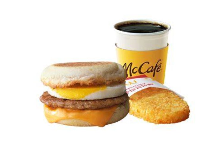 mcdonalds egg mcmuffin and hash brown on tray