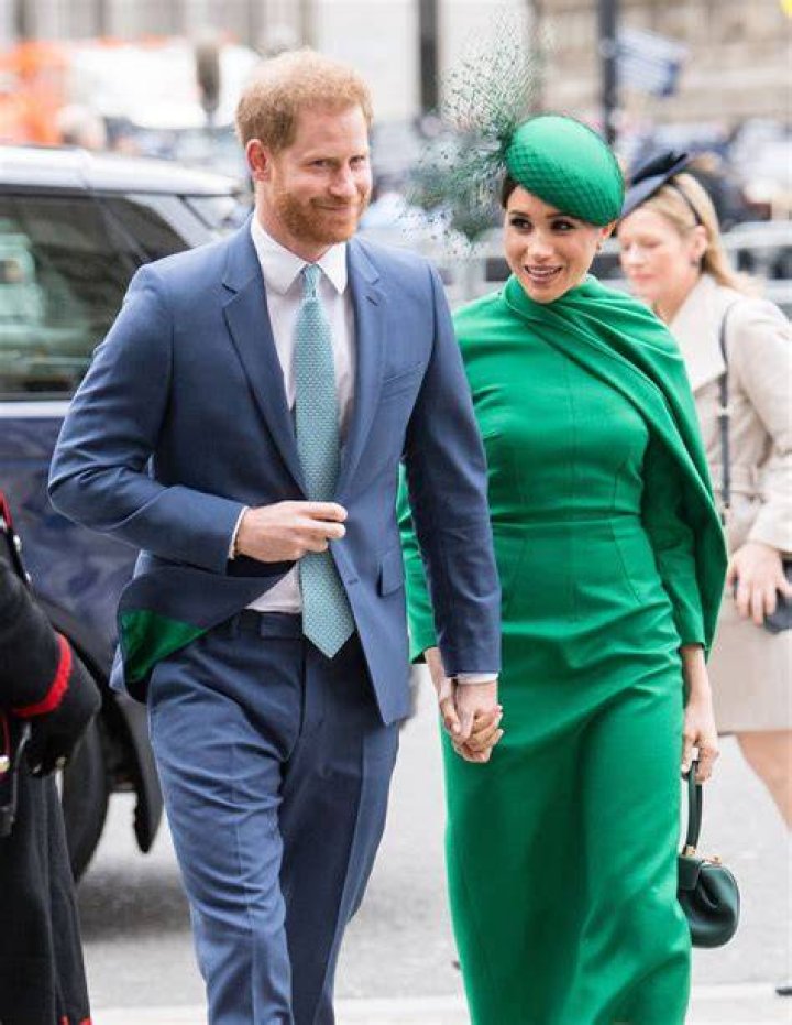 meghan harry walking