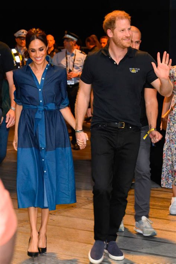 Meghan wore a Carolina Herrera floral appliqu&eacute; cardigan in blue