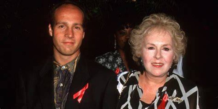 Michael Cannata and Doris Roberts during Peace Over Violence's 35th Annual Humanitarian Awards Dinner in Beverly Hills, California, on October 28, 2006 | Source: Getty Images