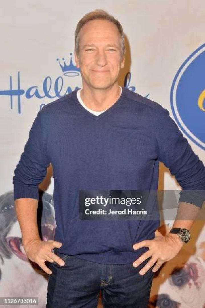 Mike Rowe attends the Hallmark Channel's 2019 American Rescue Dog Show at Pomona Fairplex in Pomona, California on January 13, 2019 | Source: Getty Images