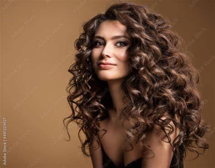 Model with her hair in a pixie mullet 