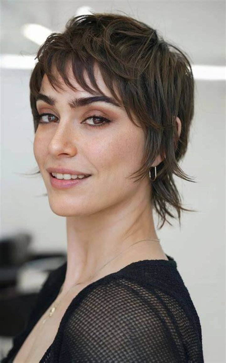 Model with shaggy pixie haircut 