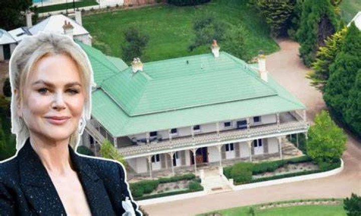 Nicole Kidman house piano
