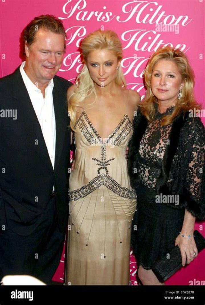 Paris Hilton and her parents during the 61st Annual Golden Globe Awards InStyle/ Warner Bros Golden Globe After Party - Arrivals at The Beverly Hilton Hotel in Beverly Hills, California | Source: Getty Images
