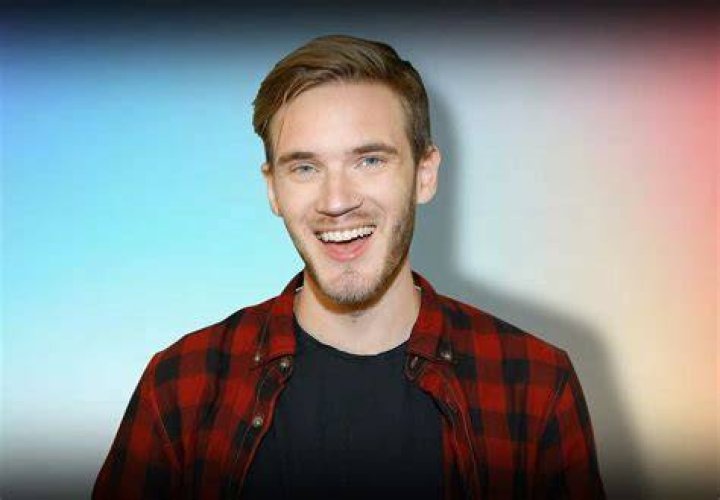 PewDiePie bio age, height, real name, net worth, is he married? Leg