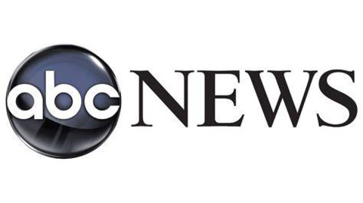 PHOTO: ABC News' Eva Pilgrim, left, speaks with Tracey Tee in Tee's Colorado home.
