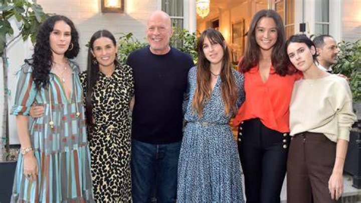 PHOTO: Bruce Willis and Demi Moore attend a premeire in Los Angeles, May 20, 1991.