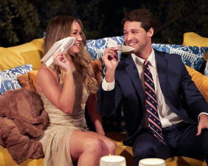 Rachel Recchia and Hayden Markowitz holding paper airplanes in 'The Bachelorette' Season 19