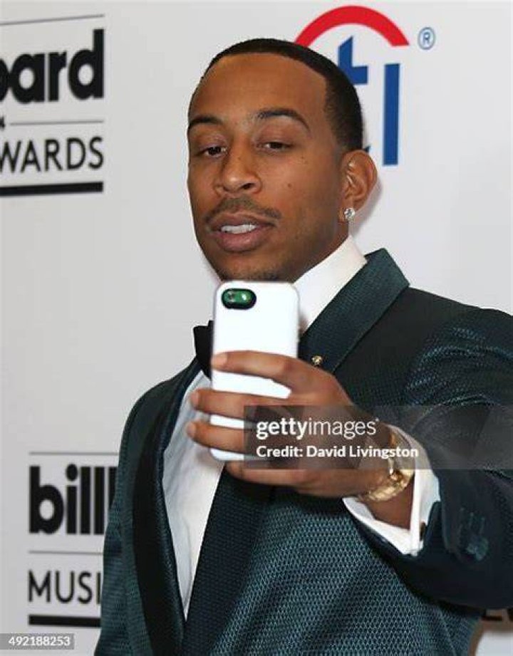 Rapper and actor Ludacris showing off his chiseled body during a workout routine. | Photo: