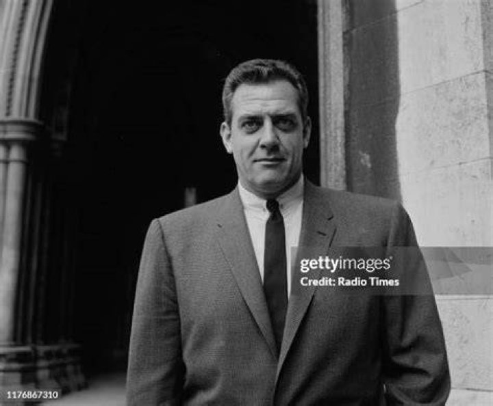 Raymond Burr outside the Royal Courts of Justice during a promotional tour for 'Perry Mason' in London in 1961 | Photo: Radio Times via Getty Images