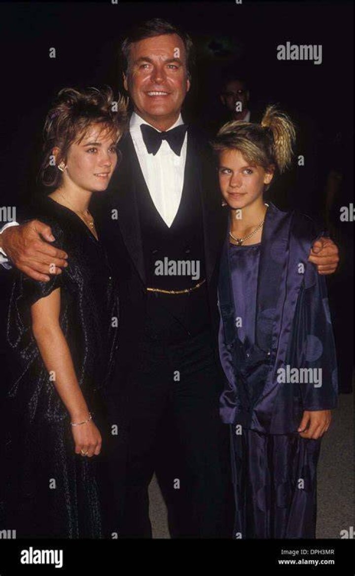 Robert Wagner and his daughters Natasha Gregson and Katie Wagner in California, in 1987 | Source: Getty Images