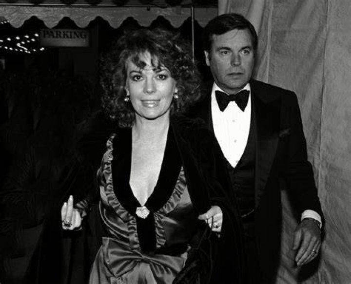 Robert Wagner, Natalie Wood, and their children Katie Wagner, Natasha Gregson, and Courtney Wagner photographed in 1981 | Source: Getty Images