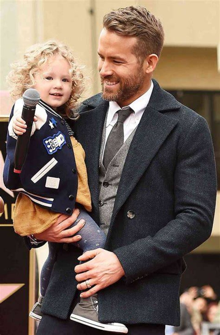 ryan renyolds blake lively baby name