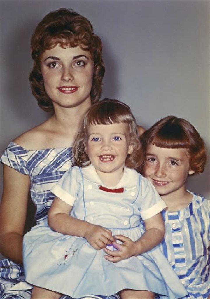 Sharon Tate and her sister, baby Debra (Adorable photo) Sharon tate, Sweet pic, Sharon