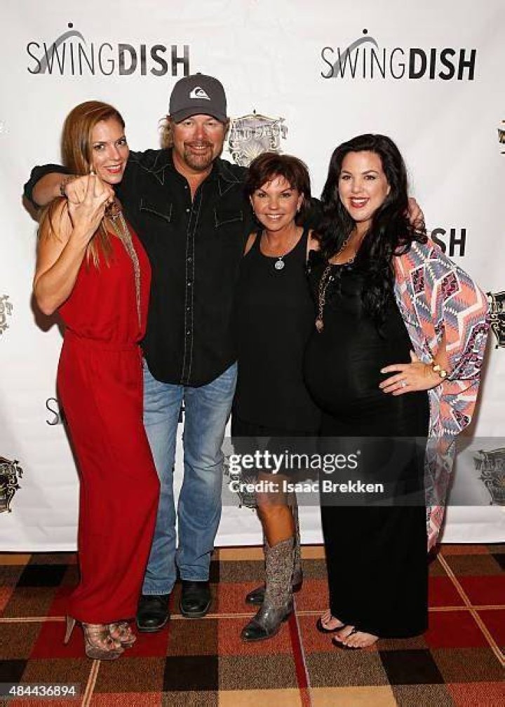 Shelley Rowland, Toby Keith, Tricia Covel, and Krystal Keith Covel at the SwingDish Launch Event on August 18, 2015 | Source: Getty Images