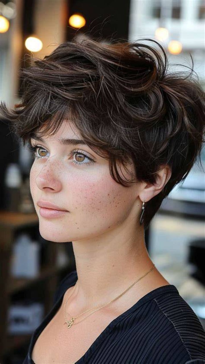 Short hair era: Back in 2015, she had changed up her hairstyle for a chic, shoulder-length bob to begin her 1989 era; seen in February 2015