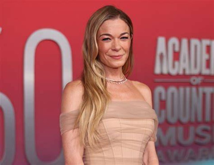 Singer / Actress LeAnn Rimes at Hallmark Channel's "Home & Family" at Universal Studios Hollywood on November 12, 2020 | Photo: Getty Images