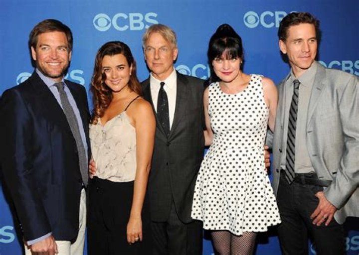The cast and crew of 'And Just Like That...' season 1 pose together at the show's premiere in New York City
