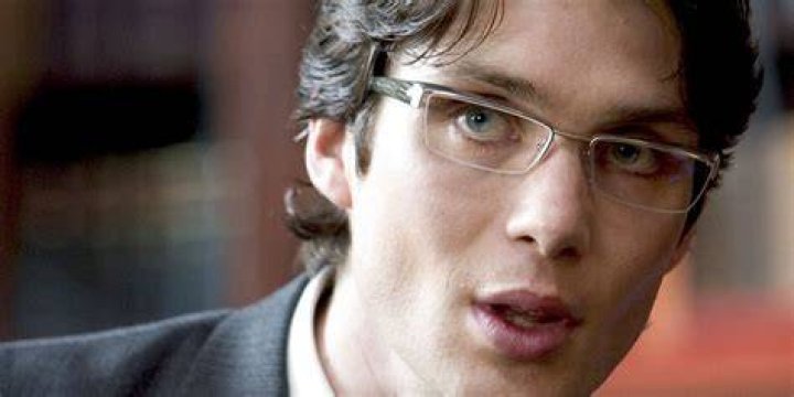 The Dark Knight Cillian Murphy's Batman Voice Has Twitter Turning On Christian Bale