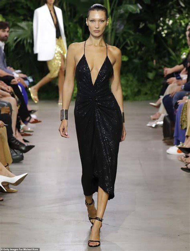 The model also wore several other expensive items around New York's 5th Avenue