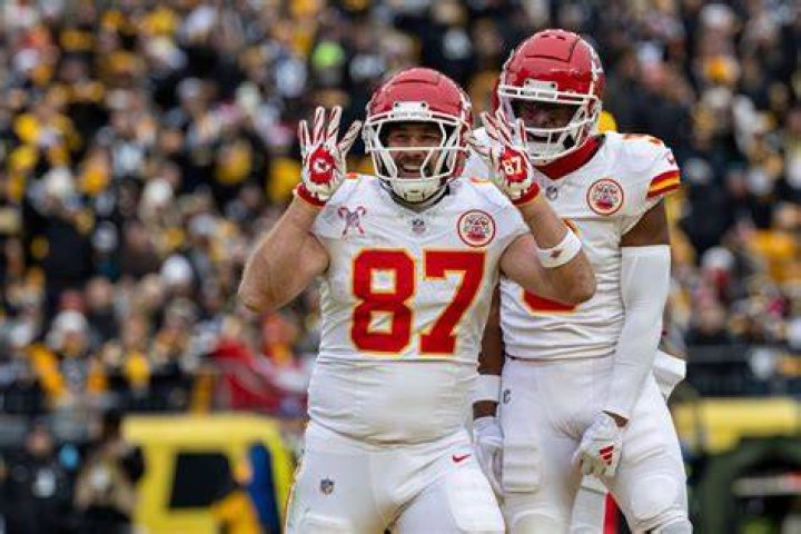  Tight end Travis Kelce #87 of the Kansas City Chiefs stands during the National Anthem prior to an NFL football game 