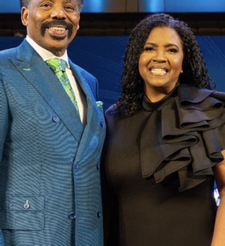 Tony Evans Marries Carla Crummie in Private Wedding (Video)