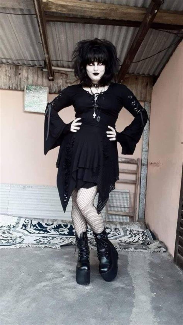 Trad goth look Gothic outfits, Goth look, Goth outfits