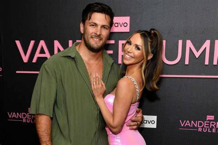 Vanderpump Rules Scheana Shay Re-tweets About BravoCon Snub