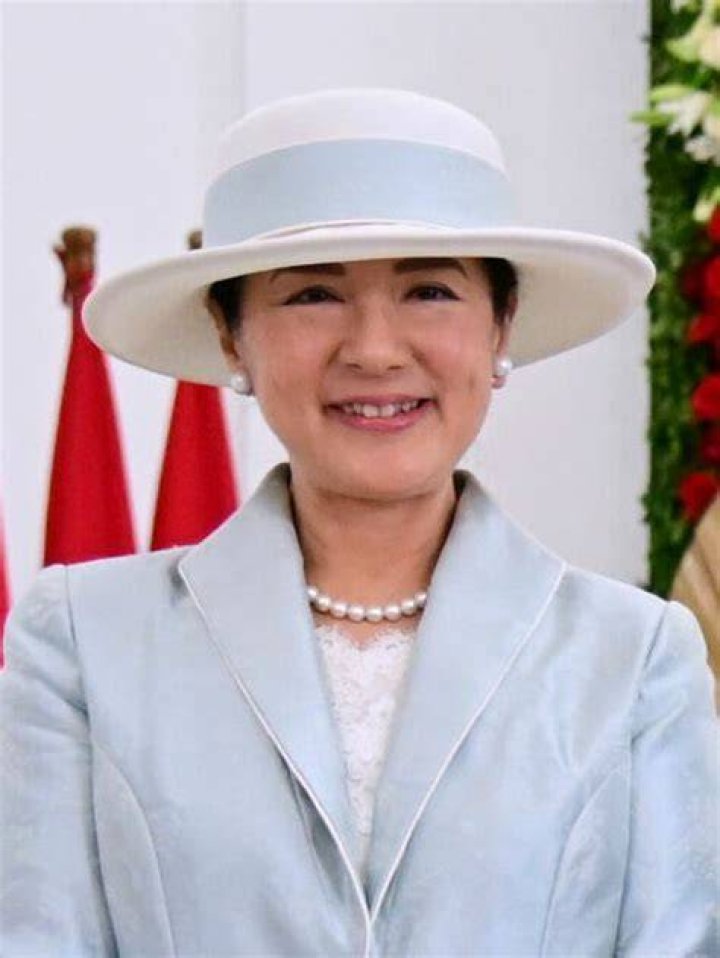 Why Empress Masako of Japan put on a face mask during carriage ride on state visit